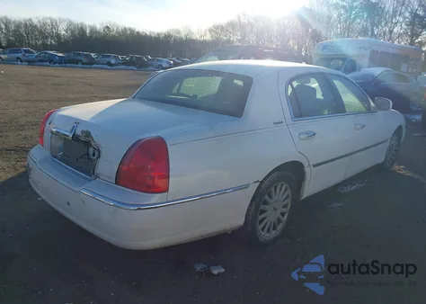 2005 Lincoln Town Car Signature from USA, damaged, VIN 1LNHM81W15Y661274